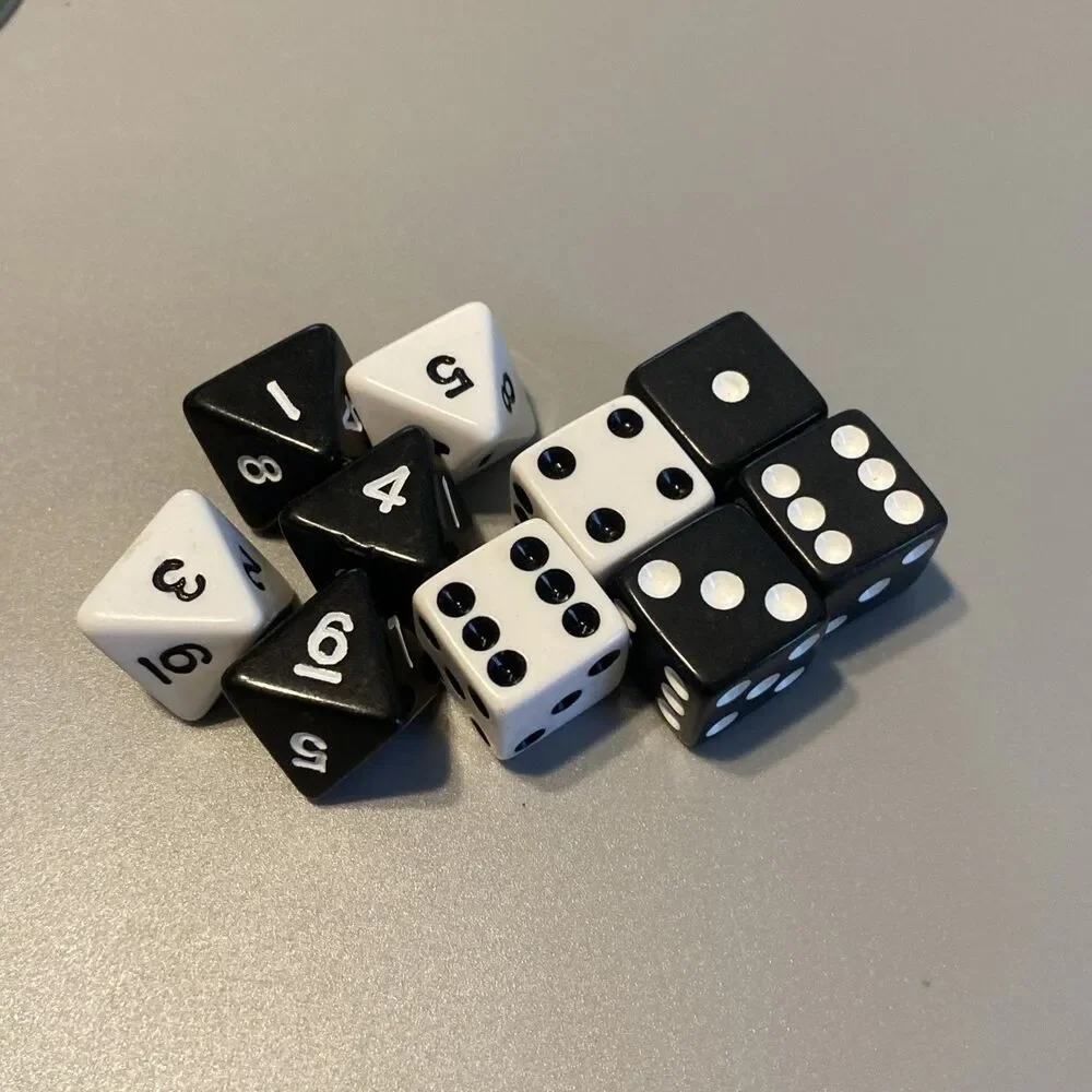 2005 Star Wars Risk Clone War Board Game Replacement Dice and Tokens